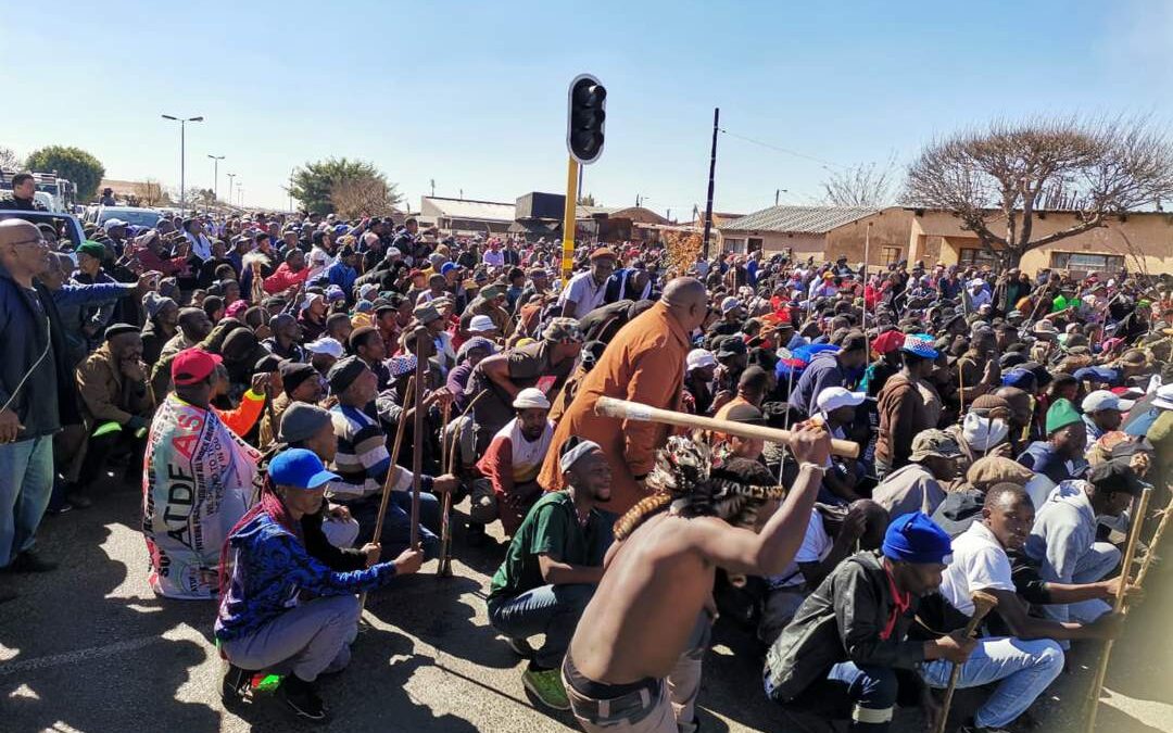 READ: Anti-immigration marchers hand over demands as experts dispute unemployment crisis claims